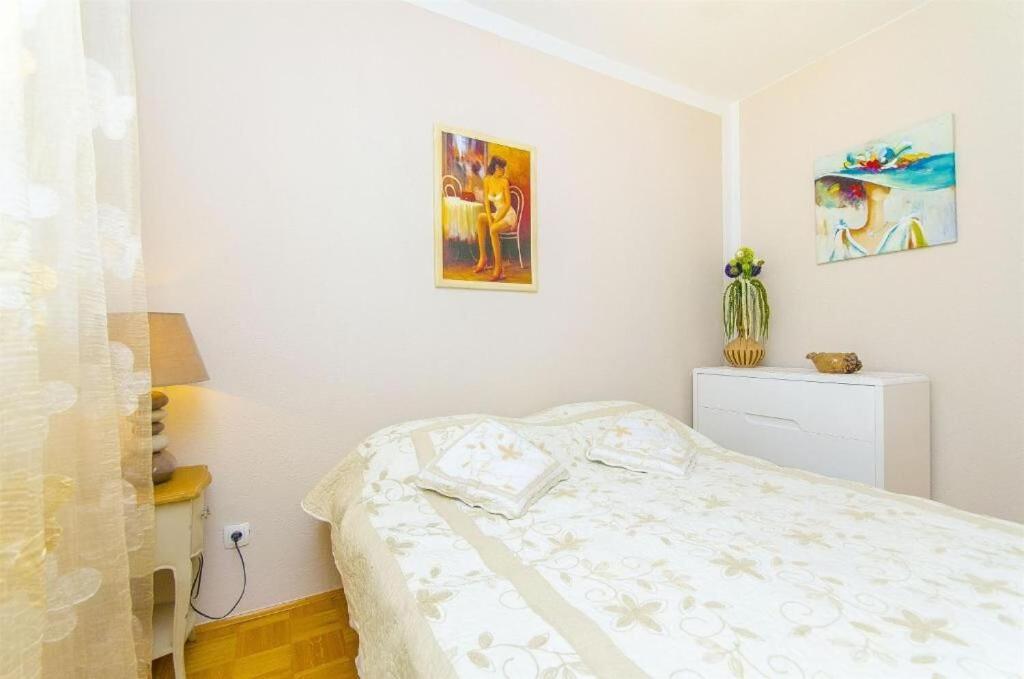 Apartments Nives Trogir Bagian luar foto