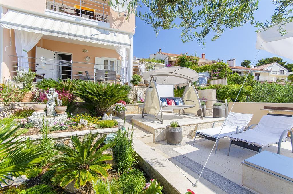 Apartments Nives Trogir Bagian luar foto