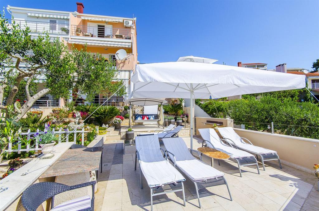 Apartments Nives Trogir Bagian luar foto