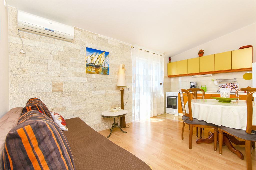 Apartments Nives Trogir Bagian luar foto
