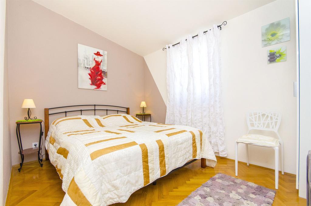 Apartments Nives Trogir Bagian luar foto
