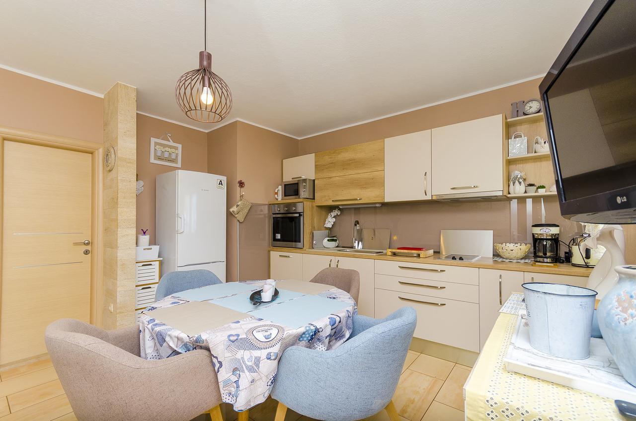 Apartments Nives Trogir Bagian luar foto