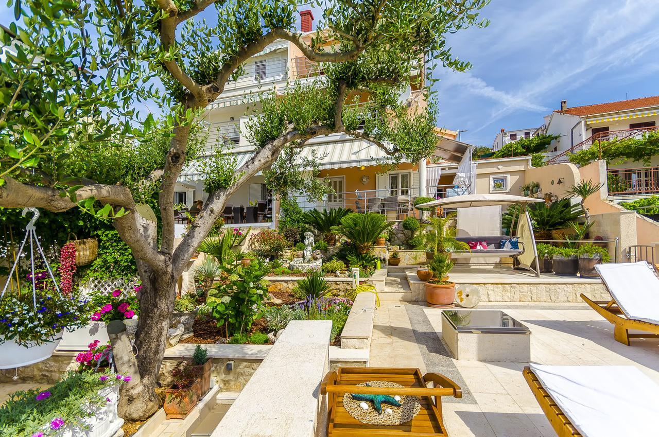 Apartments Nives Trogir Bagian luar foto